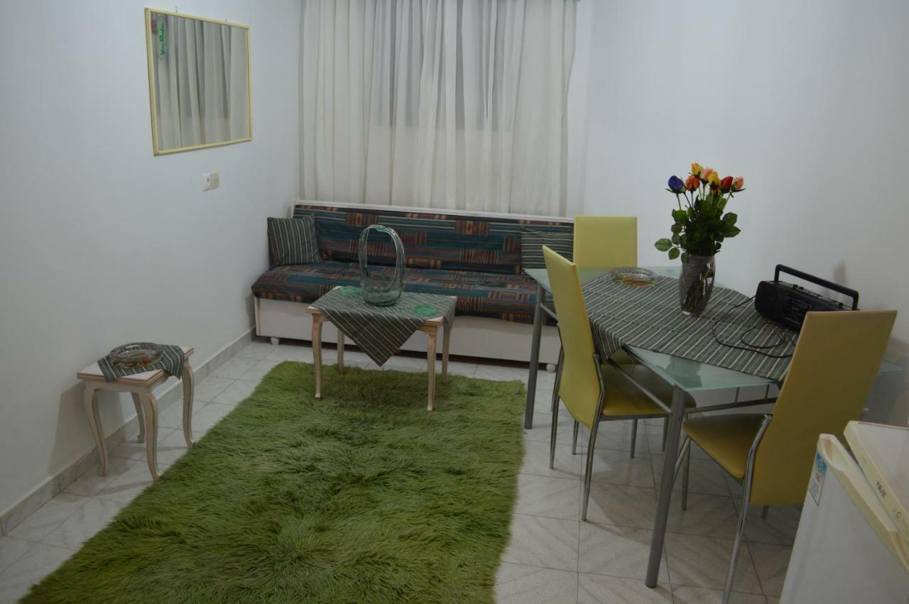 Apartment In The Center Of Aigio F 외부 사진